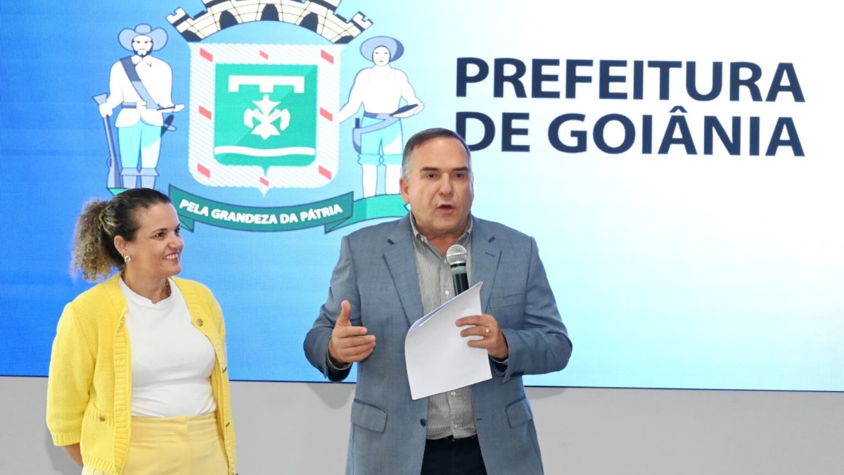 Prefeito e sectária embarcaram nesta sexta-feira