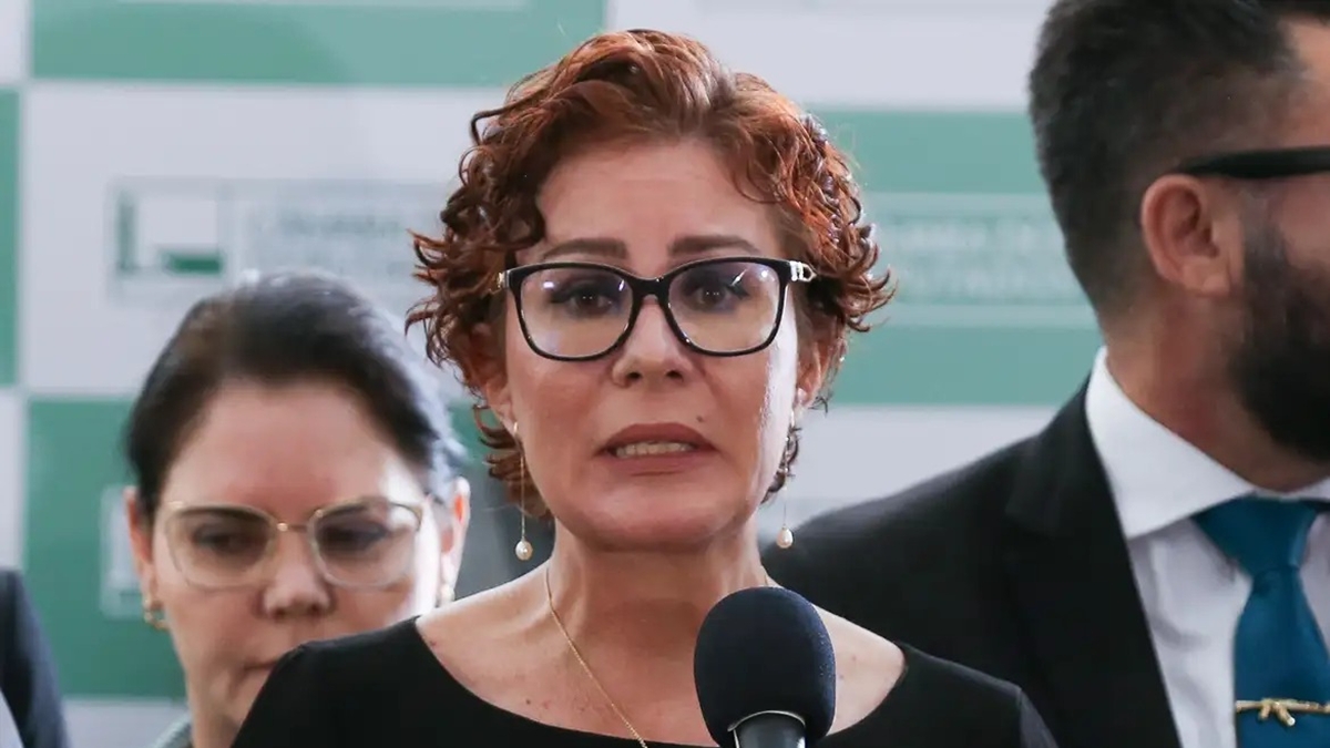 Condenada no STF, Carla Zambelli estava foragida