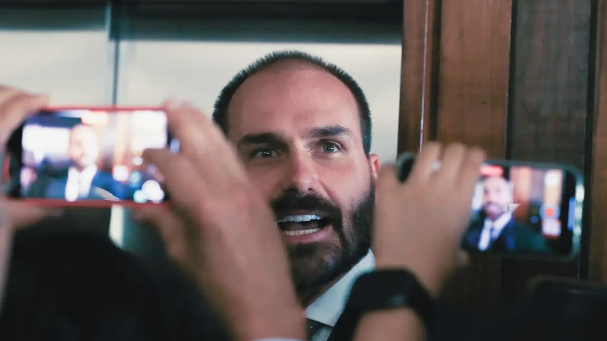 "SEU INGRATO DO CARALHO!", enviou Eduardo ao pai