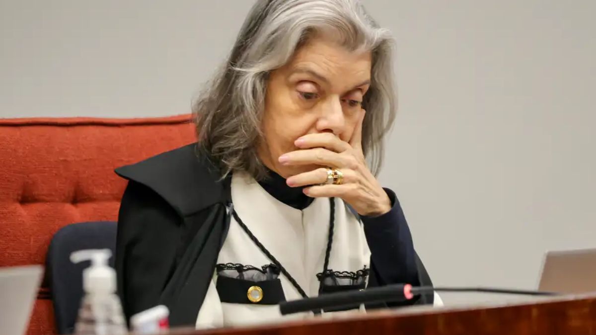 Ministra Cármen Lúcia apresentará seu voto após às 14h