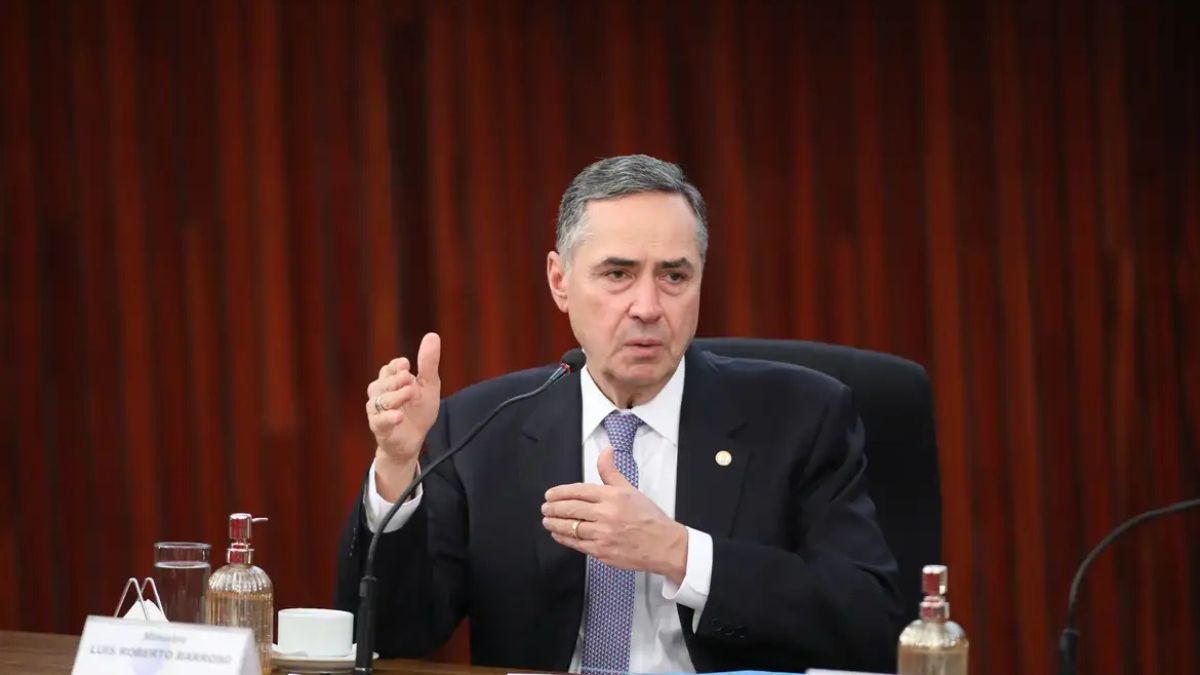 "Sinto que agora é hora de seguir novos rumos", afirmou