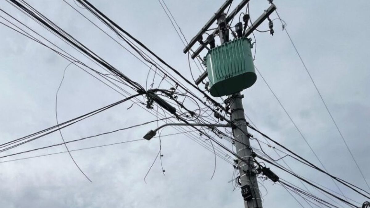Emaranhado de fios se tornaram cena comum nas ruas de Goiânia
