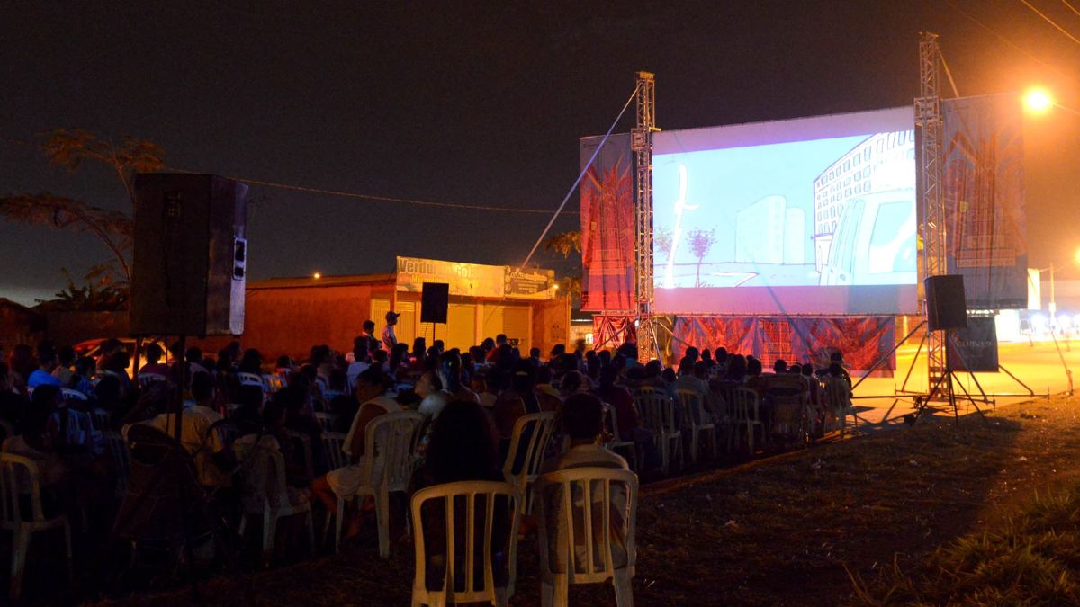 Cinema ao ar livre chega a Vila Pedroso, neste sábado - Curta Mostra Cinema nos Bairros já percorreu mais de 50 bairros da capital