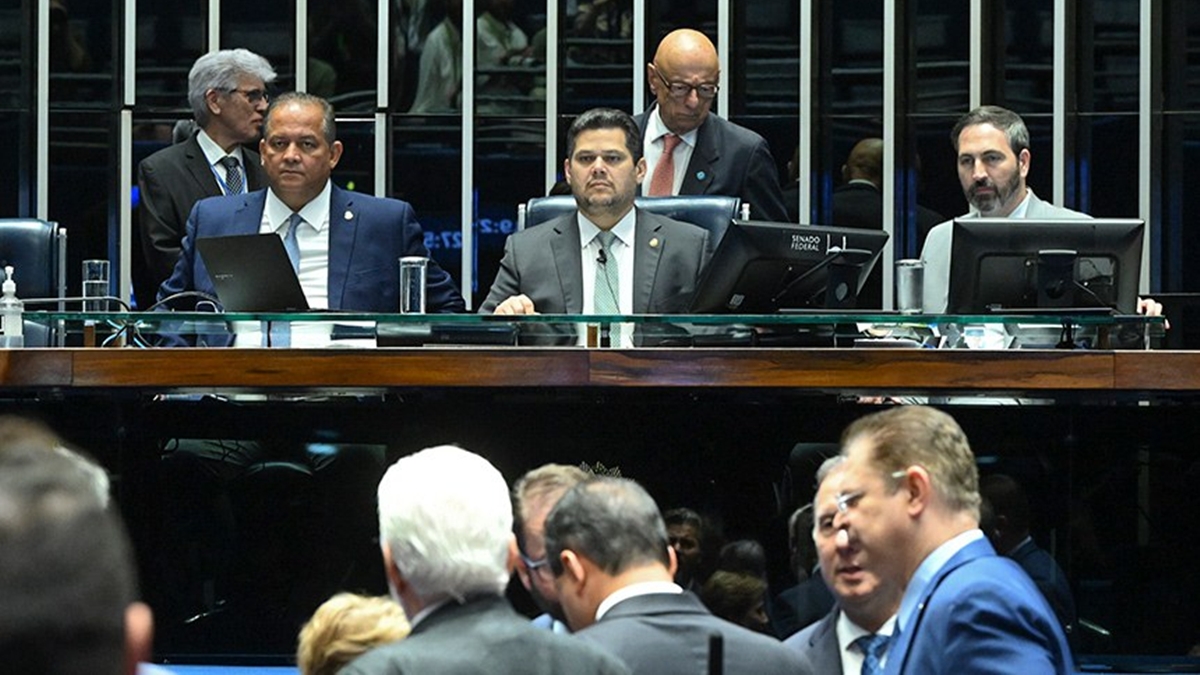 Articulação de petista sem chancela do Planalto aprova PL da Dosimetria - Governistas também protocolaram ação contra o PL da Dosimetria no STF