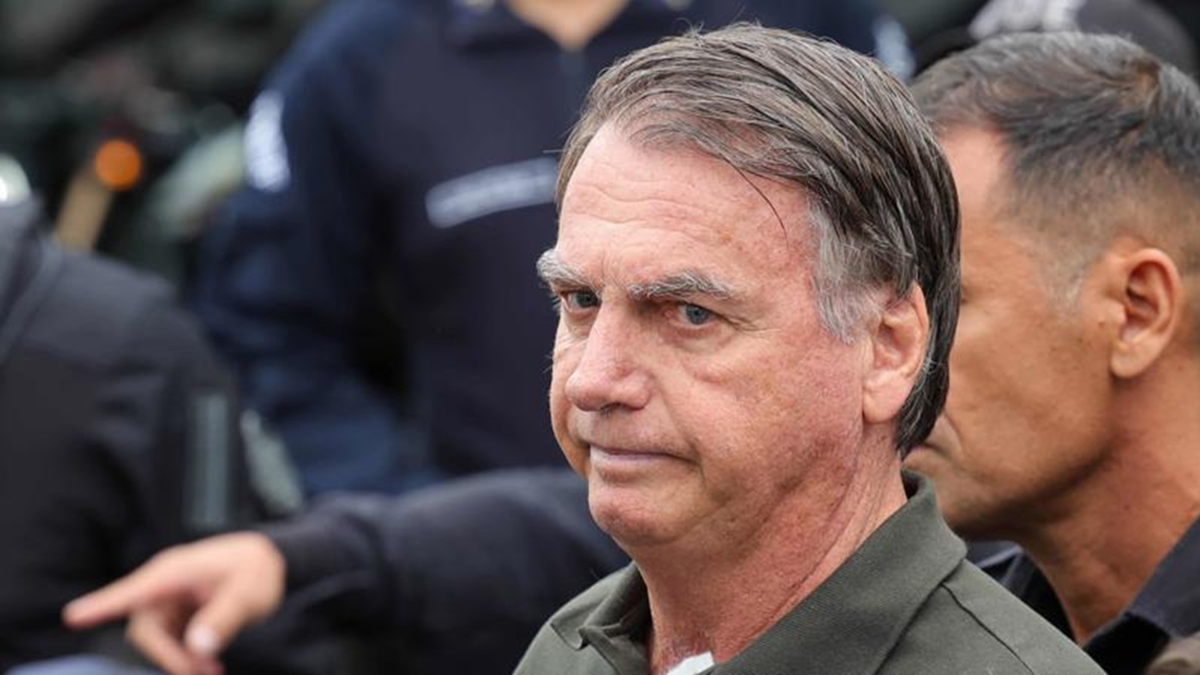 Bolsonaro é transferido para a Papudinha e pode ler para diminuir a pena