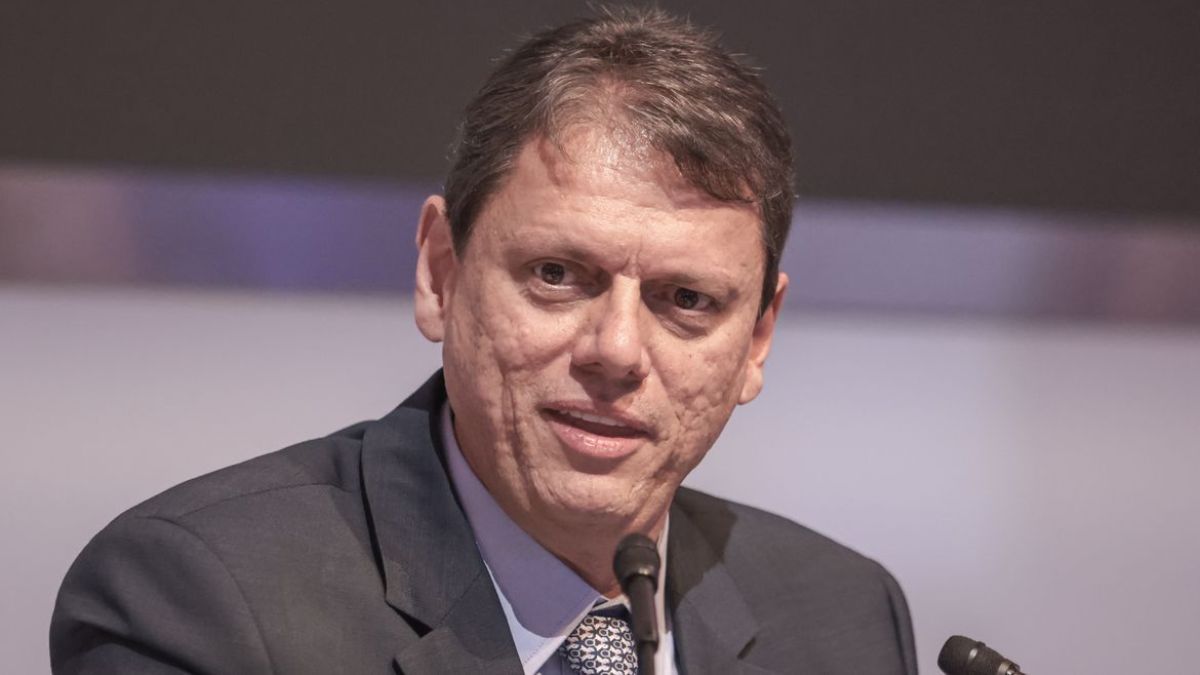 Moraes autoriza Tarcísio a visitar Bolsonaro na prisão na quinta-feira