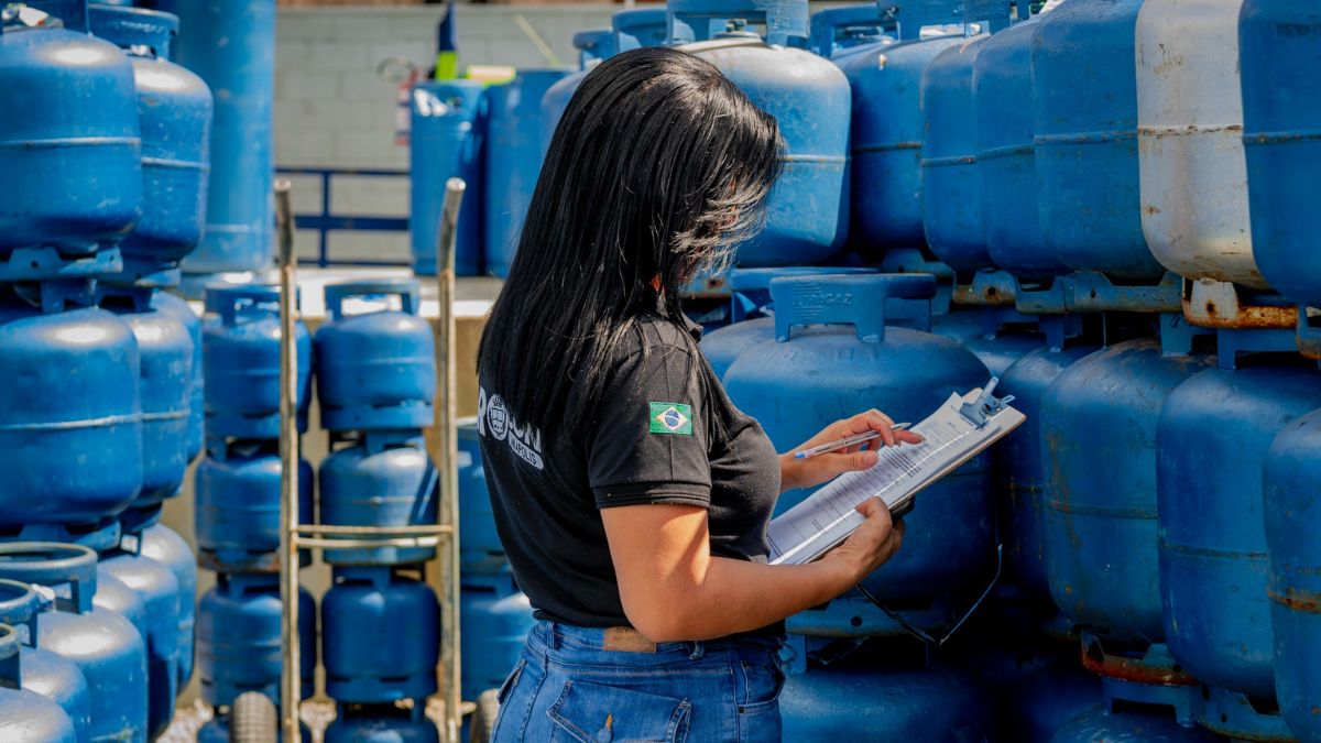 Procon Anápolis identifica variação de até 54% no preço da água e 28% no gás - 