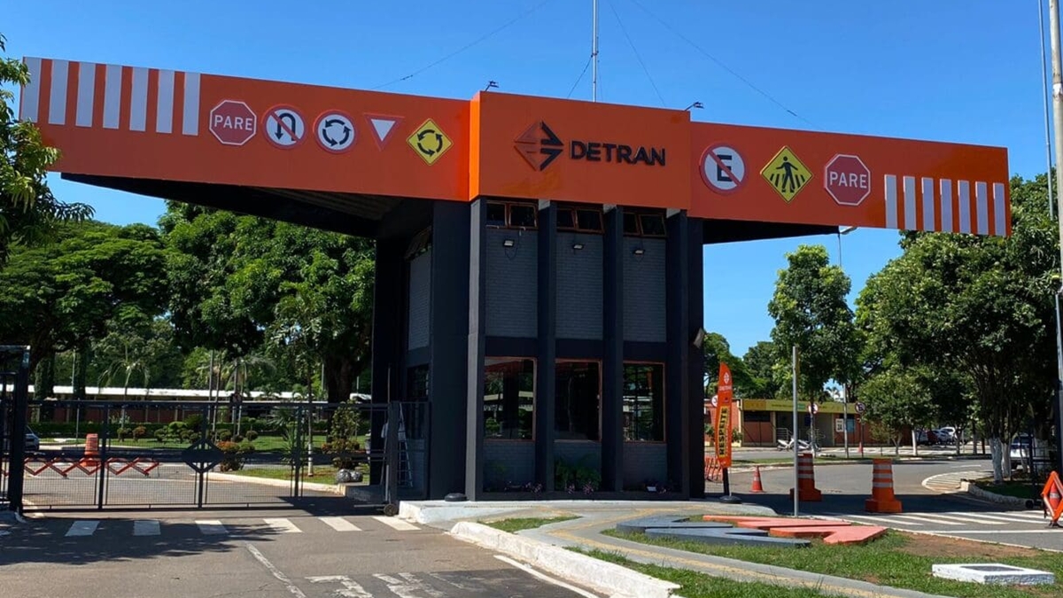 Detran-GO alerta para golpe que envolve renovação automática da CNH
