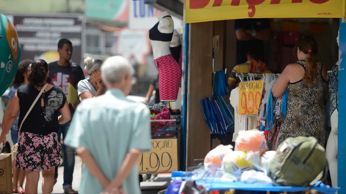 Taxa de desemprego cai para 5,3%, a menor para o trimestre até agosto
