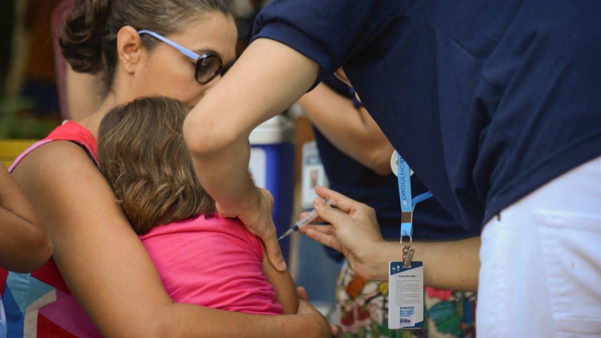 Desinformação faz com que só 5% das crianças sejam protegidas da covid